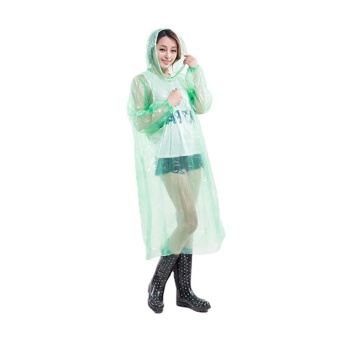 A capa de chuva plástica das mulheres longas das luvas com capa, revestimentos descartáveis amarelos do laboratório