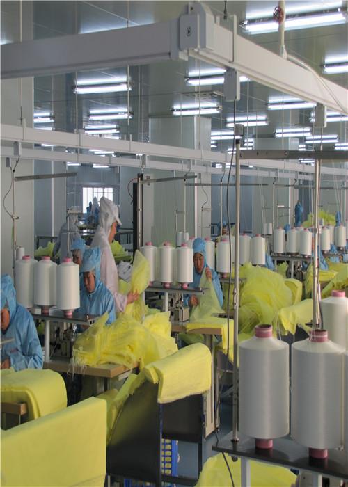 O isolamento médico multicolorido veste revestido poli de resistente fluido