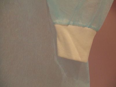 A sala de operações descartável esfrega uniformes, macacões não tecidos do vestuário de proteção